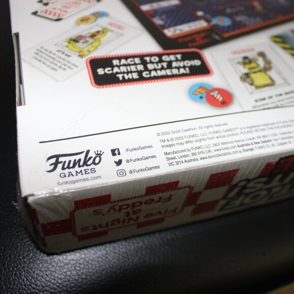 3/$55❤️Funko Five Nights At Freddy's NIGHT OF FRIGHTS! Board Game +4 Minifigures - Picture 13 of 16
